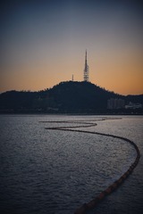 138042