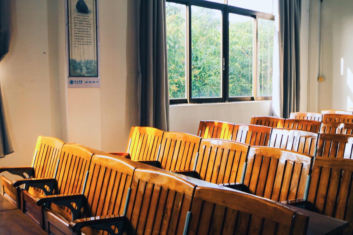 关注          学生时代永远是最美好的青春.