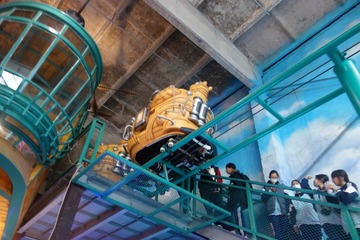 428135