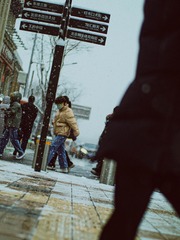 330423