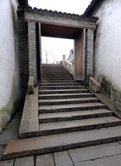 带门的桥