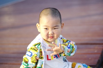 430195