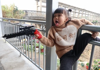 81122
