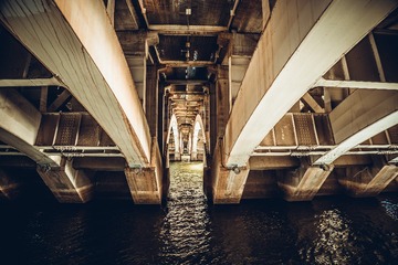 272374