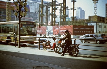 沈阳街头，等人