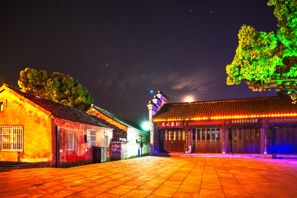 高淳老街又称淳溪老街,位于南京市高淳区淳溪镇,是高淳的商业中心