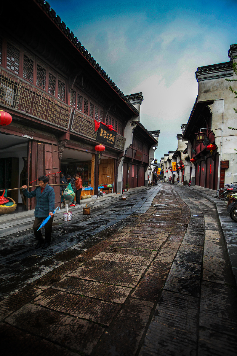 高淳老街又称淳溪老街,位于南京市高淳区淳溪镇,是高淳的商业中心