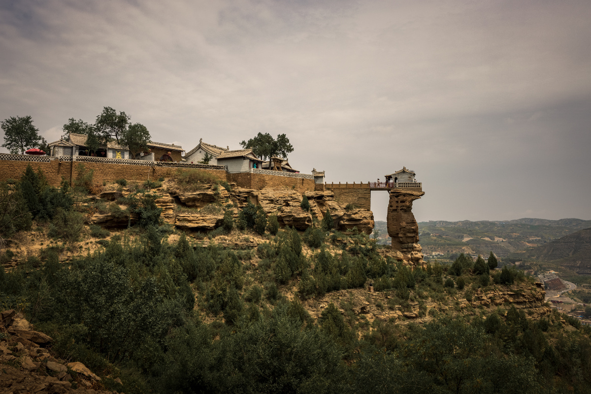 屹立在黄河边的香炉寺