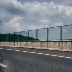 285