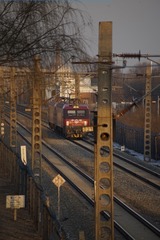 389499