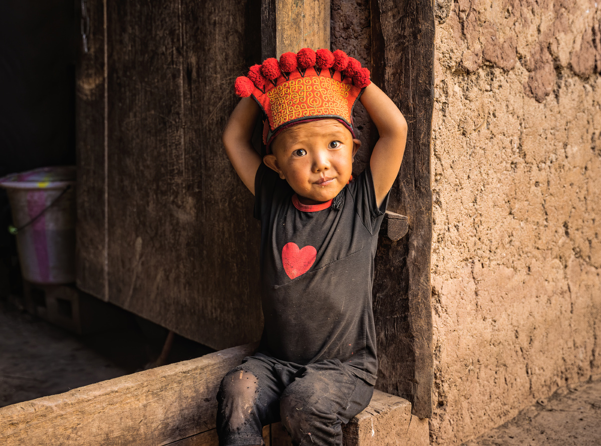 彝族小男孩