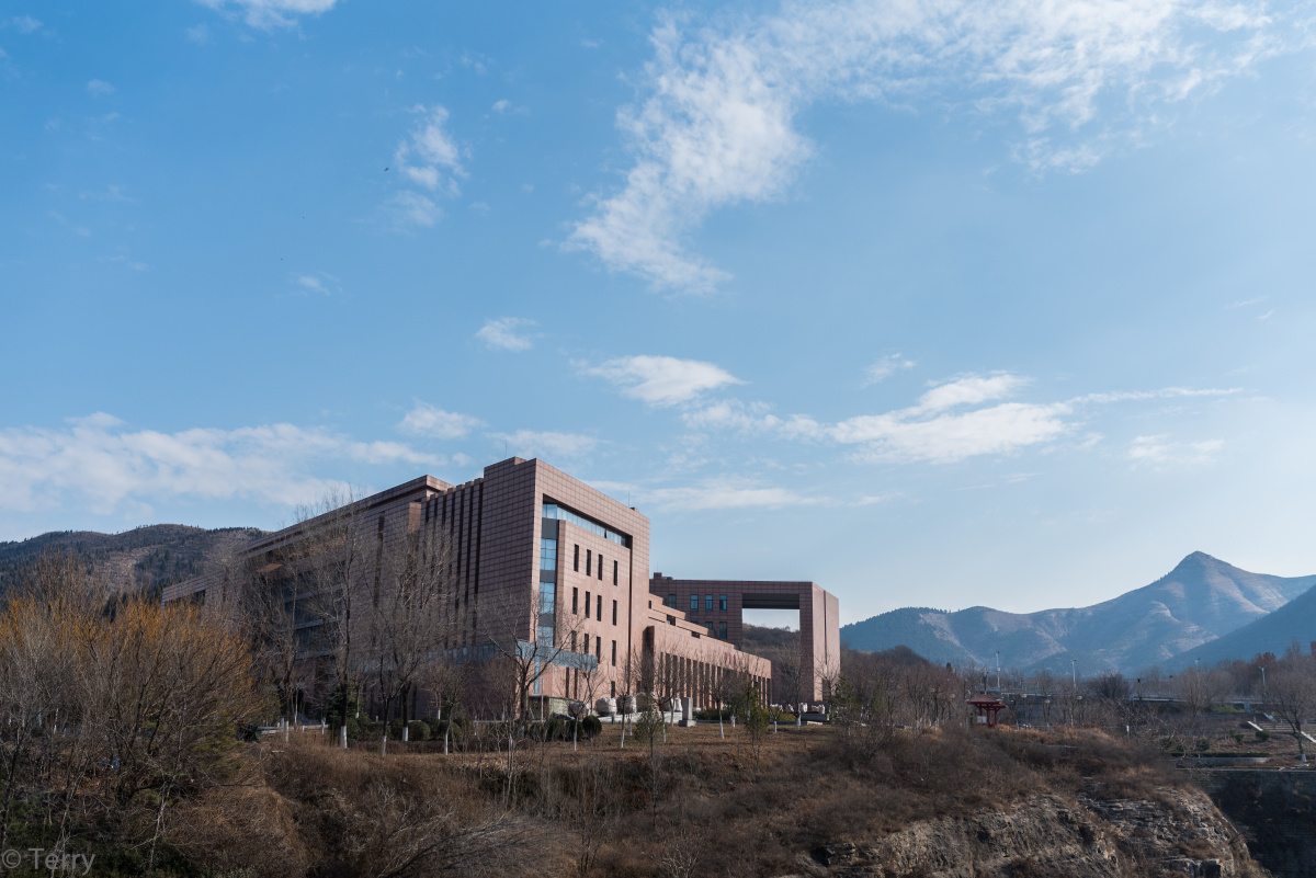 山东大学兴隆山校区