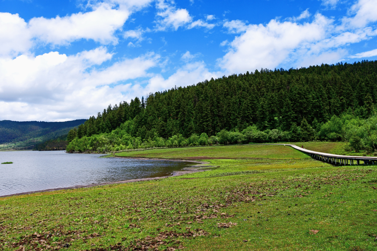 香格里拉普达措国家公园-属都湖