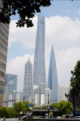 498930