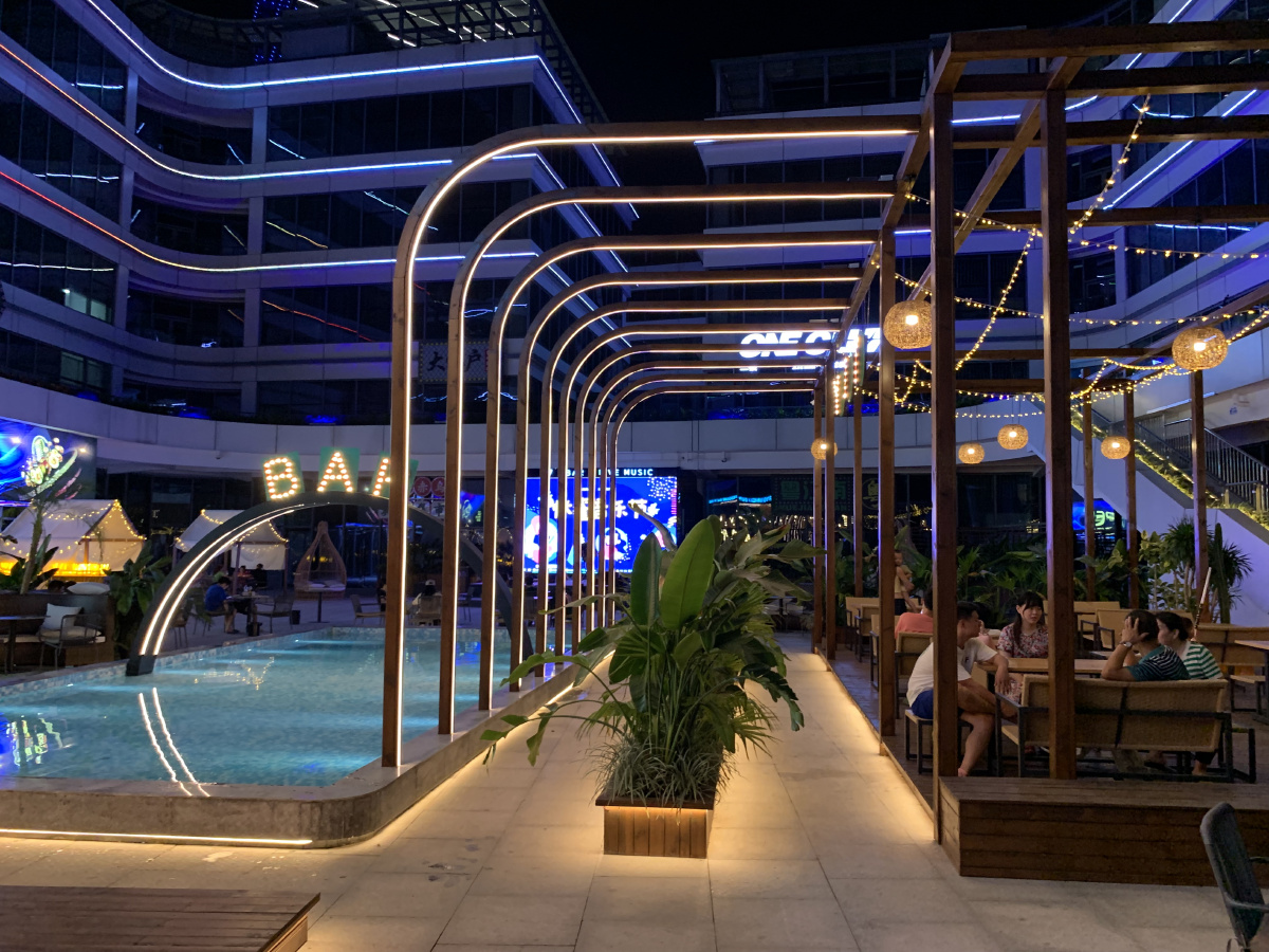 上饶的年青力中心,一个很有独特氛围的酒吧 - 晨光如昨 - 图虫