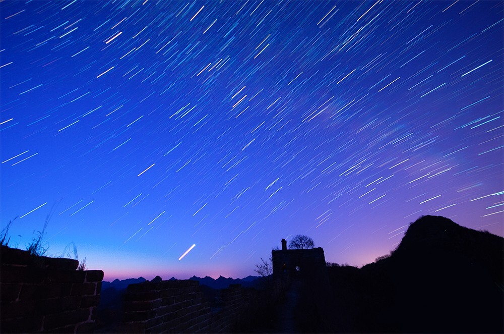 秦皇岛就可以看到璀璨的星空,尤其是站在绵延在山脊的野长城上,万籁俱寂,仰望浩瀚的星河,体验人类历史和大自然的鬼斧神工与雄起壮丽,是一种独特的享受