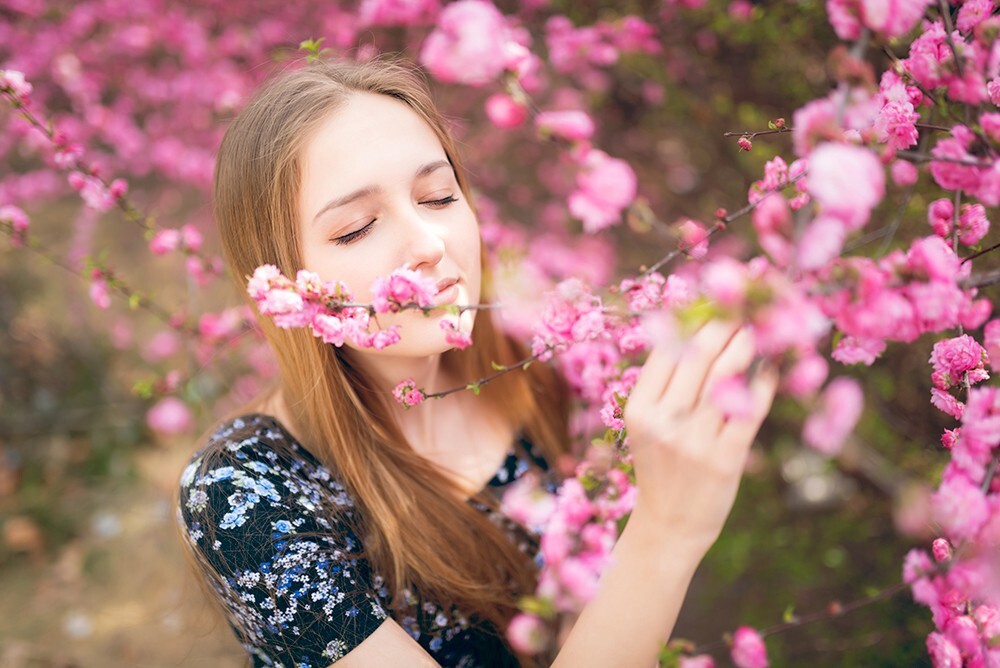 四时风光难争艳，最是燕园四月天。一位碎花裙姑娘<br />
欢迎约拍~ 微信qjk1331
