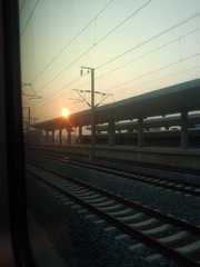 1600077