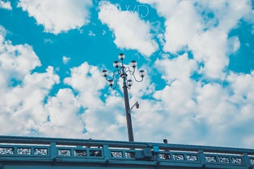 410586