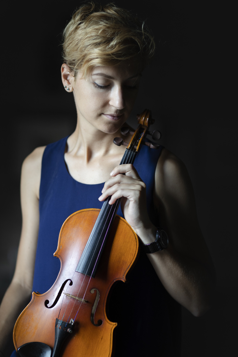 美女小提琴手(肖像之50)