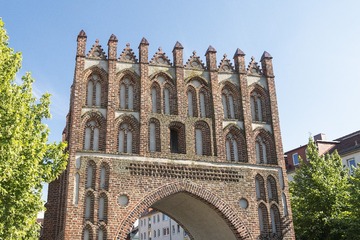 168647