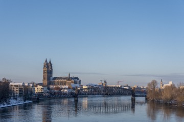 763664