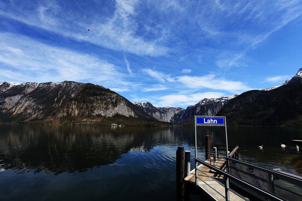 Hallstatt 一个产盐的奥地利小镇<br />
渡轮码头