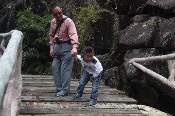 2013_02_04_Mo_12.00.43_光圈4_快门1600_ISO-800_焦距40.jpg