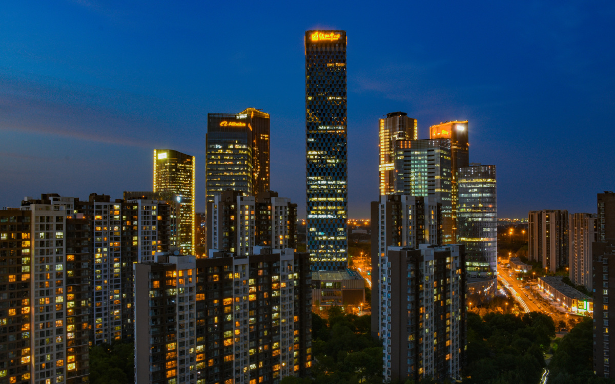 北京望京商务区的黄昏和夜晚望京的商务区以绿地中国锦为中心密布十余