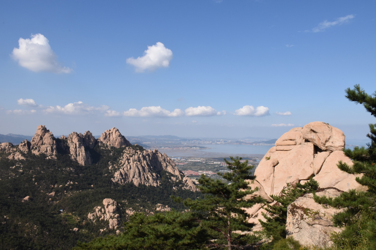崂山仰口景区山东青岛高山与碧海握手的地方