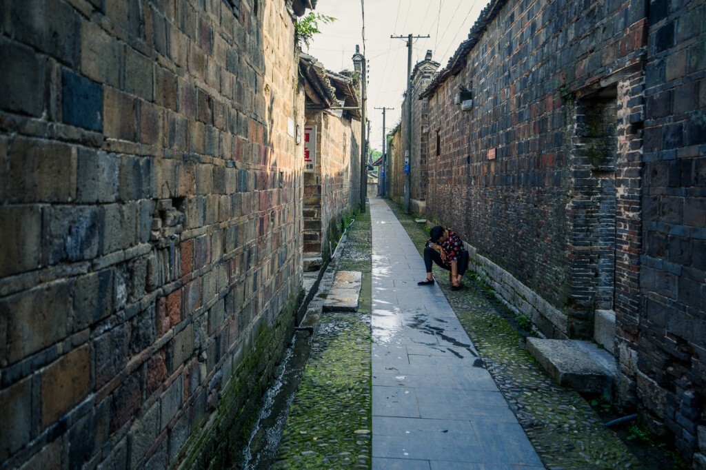 长长的巷道。荆坪村，2015年7月