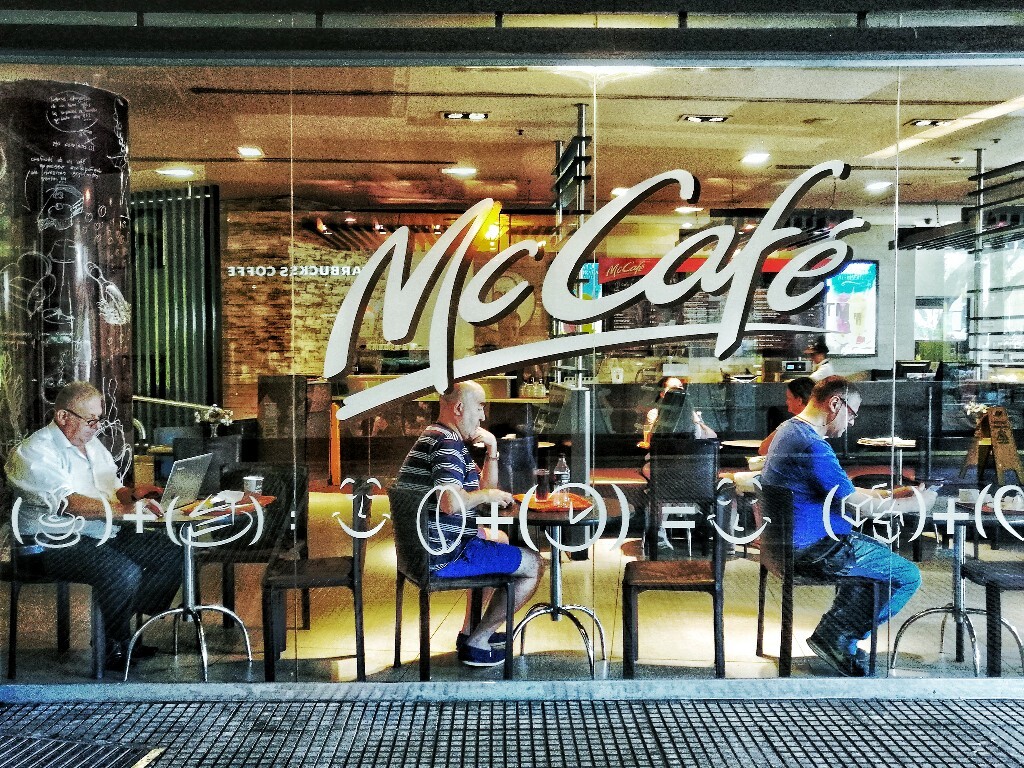 布宜诺斯艾利斯的麦当劳咖啡店。