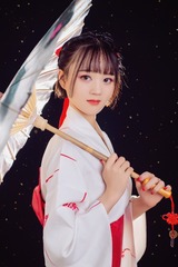1612100