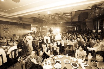 The crowded restaurant