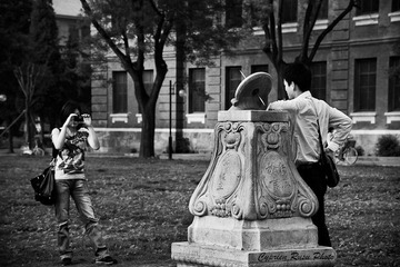 non-classical tourist photo in Tsinghua