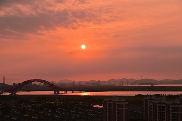 1076289