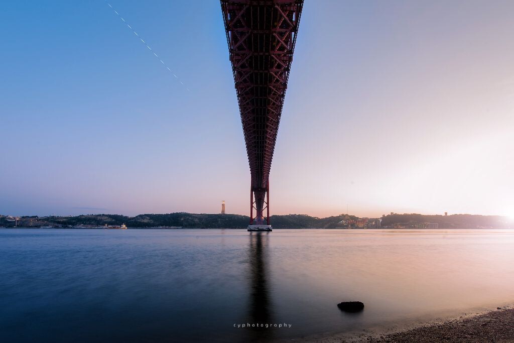 Ponte 25 de Abril, Lisboa —— 直译过来就是“4月25日大桥”。其实我没有想到里斯本会这么漂亮和这么现代化的。