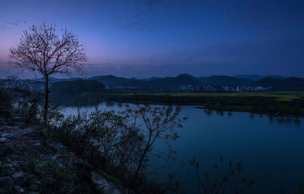 寂静的山村<br />
