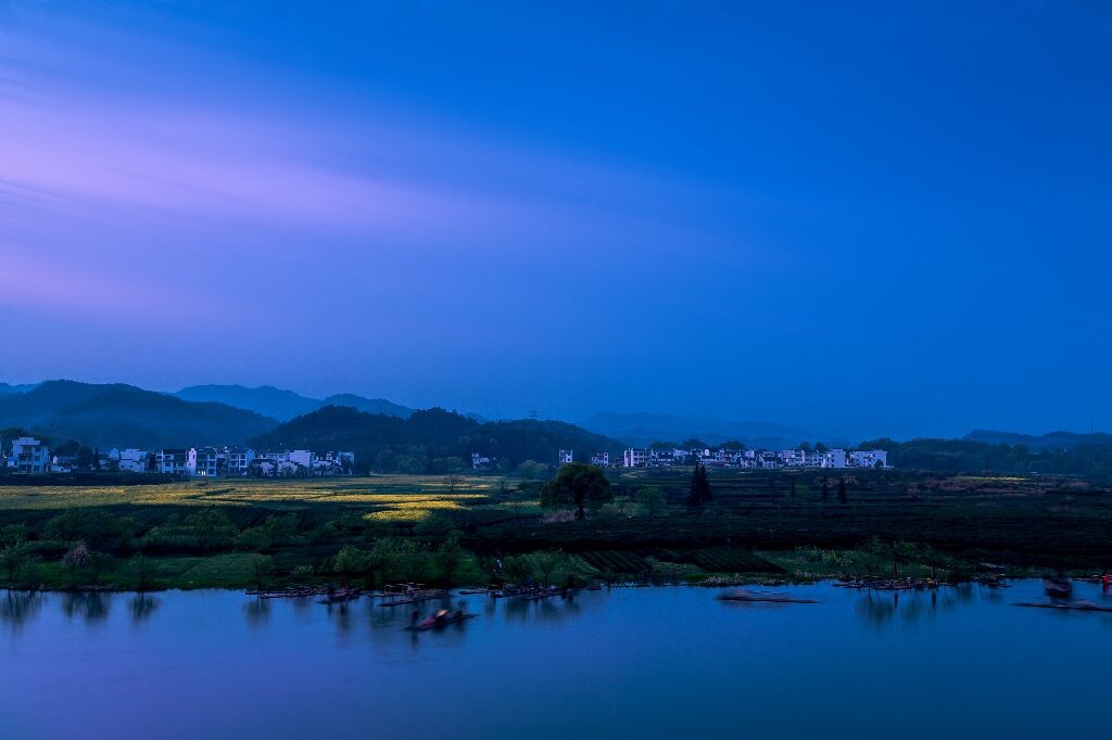 夜幕降临的江西山村<br />
