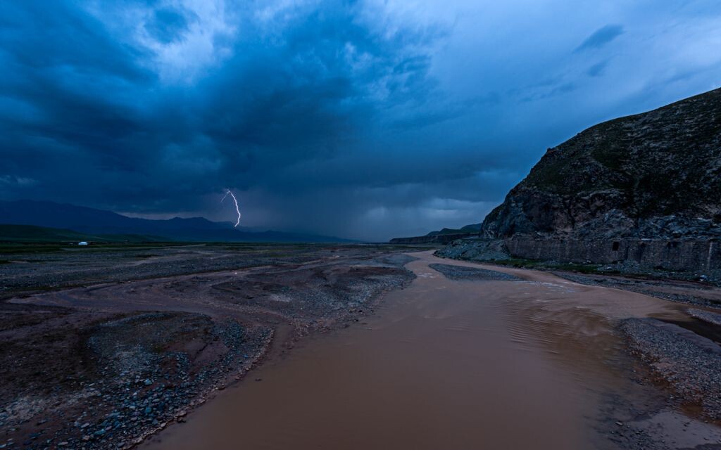 雷雨大盆河<br />
