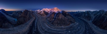 入夜的木扎尔特冰川和群山