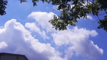 1570357