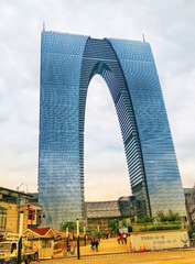 818678