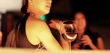 two women and a cup   (两女一杯)  