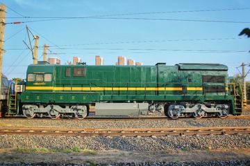 868185