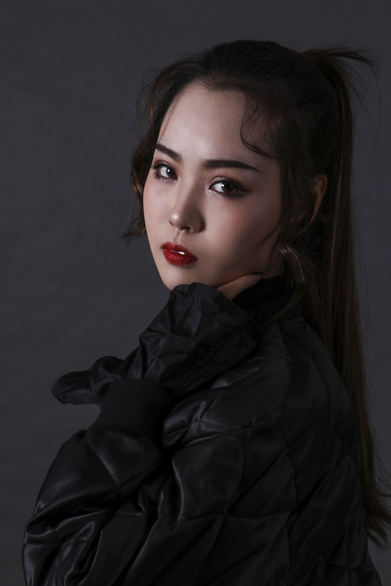 人像作品影棚拍摄班里同学做模特造型现场发挥服饰自备佳能80d