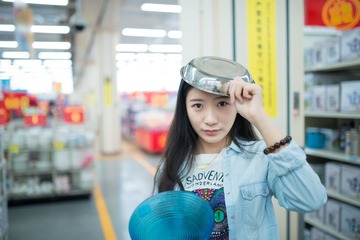 饭盆的反光...暴露了我