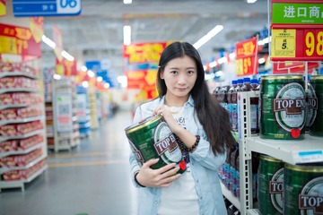 放开那桶啤酒，让我来2...