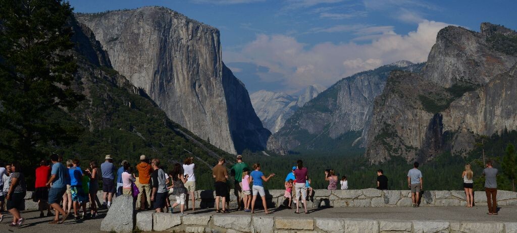 天然宽银幕<br />
摄于美国加州优山美地(YOSEMITE).