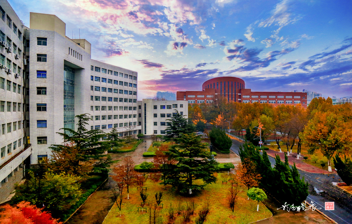 一场秋雨过后,大连交通大学校园格外漂亮,象油画一样美丽